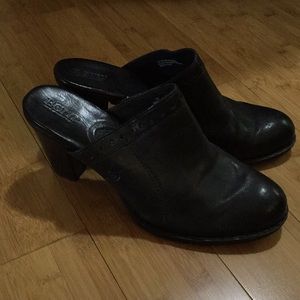 Born Size 11 Black Leather Clog 3” Heel Shoes